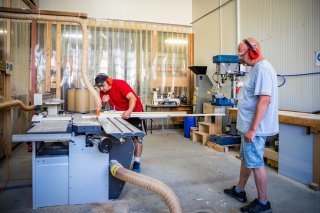 Les bénéficiaires sont actifs dans différents ateliers, qui soutiennent leur stabilisation.