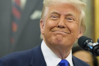 Donald Trump revoit à la baisse les droits de douane instaurés à la Suisse (archives). KEYSTONE/AP/Alex Brandon