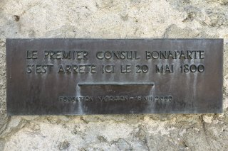 La plaque commémorative du fameux "déjeuner" de Napoléon à Bourg-St-Pierre.