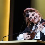 La chanteuse et comédienne française Agnès Jaoui se produira le samedi 31 janvier 2026 à la salle du Lignon accompagnée par l’ensemble vocal Canto Allegre et l’orchestre Carabanchel pour une expérience musicale hors du commun (archives). KEYSTONE/EPA/TERESA SUAREZ