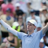 Jannik Sinner a remporté un 26e match de rang sur dur. KEYSTONE/EPA/MARK LYONS