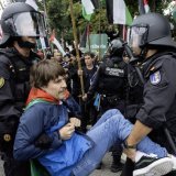 En raison des manifestations pro-palestiniennes, le chrono de jeudi sera réduit à un peu plus de 12 km KEYSTONE/EPA/Javier Lizon