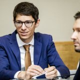 Chef du groupe du Centre du Valais romand, Nathan Bender (en bleu) a été à l'initiative de cette résolution (archives). KEYSTONE/JEAN-CHRISTOPHE BOTT