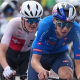 Jan Huber (au deuxième plan) a cueilli l'argent chez les M23 vendredi à Kigali KEYSTONE/AP/Jerome Delay