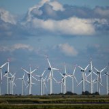 Le nouveau parc éolien doit permettre de générer à partir de l'automne 2026 quelque 48 millions de kWh annuellement, représentant la consommation d'environ 12'000 ménages (archives). KEYSTONE/DPA/CHRISTIAN CHARISIUS