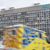 Les Hôpitaux universitaires genevois (HUG) sont accusés par deux syndicats de violer neuf dispositions de la loi sur le travail (archives). KEYSTONE/MARTIAL TREZZINI