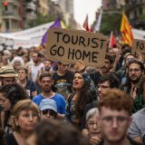 Les plateformes de location de courte durée comme Airbnb sont régulièrement accusée d'accentuer une crise du logement déjà vive en Espagne. (archive) KEYSTONE/AP/EMILIO MORENATTI