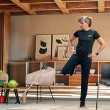 La Sédunoise Stéphanie Roduit Jacquod, professeur de danse et monitrice agréée Pro Senectute, est le nouveau visage de l'émission "Ça bouge à la maison"