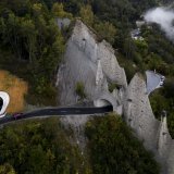 Une vue aérienne du tunnel d'évitement, à gauche, lors de son inauguration le samedi 14 octobre 2023.