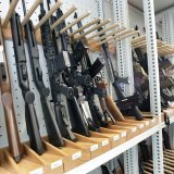 Un râtelier à fusils.