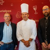 Les cuisiniers Didier de Courten et Franck Giovaninni et le président de l'association Epicurialpes Guillaume Rochet