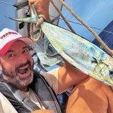 L’aventurier valaisan Xavier Rosset traverse actuellement l’océan Atlantique, seul sur son voilier.