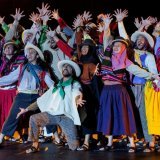 Les Célébrations Interculturelles de la Montagne (CIME) s’apprêtent à souffler leur 10e bougie à Evolène. Du 9 au 15 août 2025, le festival international accueillera sur sa grande scène des artistes venus de Géorgie, Slovaquie, France, Égypte, Lesotho, Tadjikistan et du Mexique.