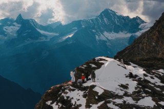 Moment fort du film, une messe célébrée au sommet de la Maya : Martin Wüst est croyant et a intégré cette dimension à son documentaire