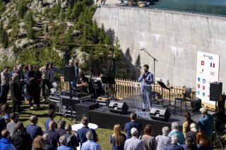 Le barrage d'Emosson est la deuxième plus grande retenue d'eau après la Grande Dixence. KEYSTONE/JEAN-CHRISTOPHE BOTT