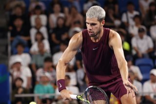 Carlos Alcaraz affrontera Talyor Fritz mardi pour sa 10 finale de l'année sur le circuit ATP. KEYSTONE/EPA/RODRIGO REYES MARIN