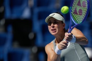 Il n'a manqué que trois points à Belinda Bencic pour sortir vainqueure face à la numéro trois mondiale ce mardi à Pékin. KEYSTONE/AP/Mahesh Kumar A.