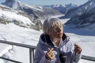 La conseillère fédérale Elisabeth Baume-Schneider a inauguré mardi la plus haute station de mesure de la radioactivité. KEYSTONE/PETER SCHNEIDER