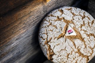 La fête dédiée au pain de seigle "Lo Pan New" s'invite en Valais les 18 et 19 octobre. (image d'illustration) KEYSTONE/JEAN-CHRISTOPHE BOTT