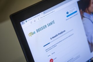 Le dossier électronique du patient est abandonné au profit d'un dossier de santé (archives). KEYSTONE/JEAN-CHRISTOPHE BOTT