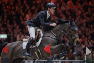 Scott Brash vainqueur de la finale du top 10 pour une poignée de centièmes. KEYSTONE/VALENTIN FLAURAUD