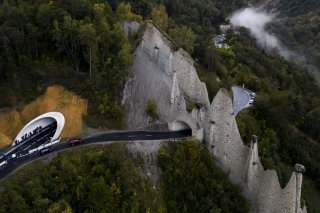 Une vue aérienne du tunnel d'évitement, à gauche, lors de son inauguration le samedi 14 octobre 2023.