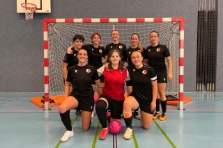 Valérie Bregy (en bas à droite) et ses coéquipières de la nouvelle équipe de futsal du FC Sion féminin.