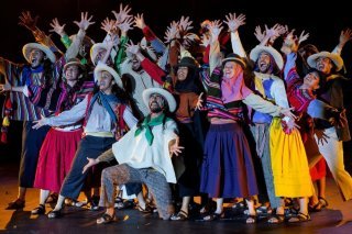 Les Célébrations Interculturelles de la Montagne (CIME) s’apprêtent à souffler leur 10e bougie à Evolène. Du 9 au 15 août 2025, le festival international accueillera sur sa grande scène des artistes venus de Géorgie, Slovaquie, France, Égypte, Lesotho, Tadjikistan et du Mexique.