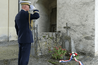 La tombe du soldat Bourbaki dans le cimetière de Vouvry.