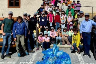 Les écoliers étaient encadrés par l’association Pro Grand Saint-Bernard, ainsi que par les responsables du projet “École-Économie-Durabilité”