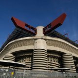 Stade habituel de l'AC Milan, San Siro sera le théâtre en février les JO 2026, y rendant impossible la tenue du match entre les Milanais et Côme. (Archives) KEYSTONE/AP/LUCA BRUNO