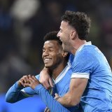 David Neres (à gauche) a signé un doublé face à Bologne pour offrir sa 3e Supercoupe d'Italie à Naples, lors de la finale disputée à Ryad en Arabie saoudite. KEYSTONE/EPA/STRINGER