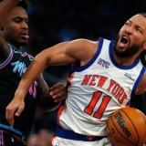 Jalen Brunson (à droite) a été à nouveau le grand artisan de la victoire des New York Knicks face à Cleveland jeudi. (Archives) KEYSTONE/AP/John Munson