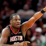 Clint Capela et les Rockets ont dominé Cleveland 117-100 samedi KEYSTONE/AP/Eric Christian Smith