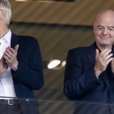Arsène Wenger et Gianni Infantino veulent modifier la règle du hors-jeu KEYSTONE/ENNIO LEANZA