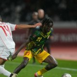 Gaoussou Diakite et le Mali sont parvenus à se qualifier pour les quarts de la CAN en battant la Tunisie aux tirs au but. KEYSTONE/AP/Themba Hadebe