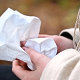 La grippe n'a pas encore son pic saisonnier, malgré un léger recul début janvier. KEYSTONE/DPA/ELISA SCHU