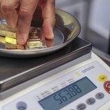 Les 31,1 grammes d'or n'ont jamais été aussi onéreux. (archive) KEYSTONE/EPA/CHRISTOPHER NEUNDORF