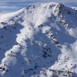 Quelque 29 personnes perdent la vie chaque année en Suisse en pratiquant les sports de neige hors piste (Archives). KEYSTONE/KANTONSPOLIZEI WALLIS