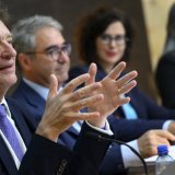 Selon l'expert indépendant François Paychère (à gauche) et son rapport de l'été dernier, la pratique du bouclier fiscal a été non-conforme à la loi entre 2009 et 2021 (archives). Keystone/LAURENT GILLIERON