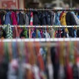 Plus de quatre tonnes de vêtements et de chaussures ont été données au Vestiaire social dans le cadre de la collecte de vêtements organisée par la fonction publique genevoise en 2025 (illustration). KEYSTONE/CHRISTIAN BEUTLER