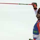 Loïc Meillard a remporté le géant nocturne de Schladming pour la deuxième fois. KEYSTONE/AP/Gabriele Facciotti