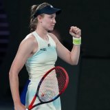 Elena Rybakina visera un 2e titre du Grand Chelem samedi à Melbourne KEYSTONE/AP/Dita Alangkara