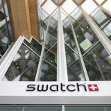 Si le déclin des ventes de Swatch Group s'est révélé moins sévère que redouté, l'assèchement de la rentabilité est sensiblement pire que prévu par les analystes (archives). KEYSTONE/PETER KLAUNZER