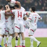 Les joueurs de Thoune peuvent se congratuler KEYSTONE/GAETAN BALLY