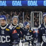Anthony Huguenin (à droite) a été le héros de la finale côté chaux-de-fonnier. KEYSTONE/VALENTIN FLAURAUD
