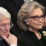 Bill et Hillary Clinton dénoncent une procédure aux pures motivations politiques (archives). KEYSTONE/AP/Jacquelyn Martin