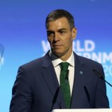 L'interdiction des réseaux sociaux au moins de 16 ans est l'une des mesures que le Premier ministre espagnol Pedro Sanchez aimerait mettre en place. KEYSTONE/EPA/ALI HAIDER