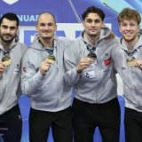 Alexis Bayard et Lucas Malcotti (deux premiers à gauche) avec leurs partenaires Ian Hauri et Jonathan Fuhrimann.