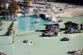 Avec l'approbation de ce décret par le Grand Conseil valaisan, la reconstruction de Blatten peut aller de l'avant (photo d'archives). KEYSTONE/JEAN-CHRISTOPHE BOTT